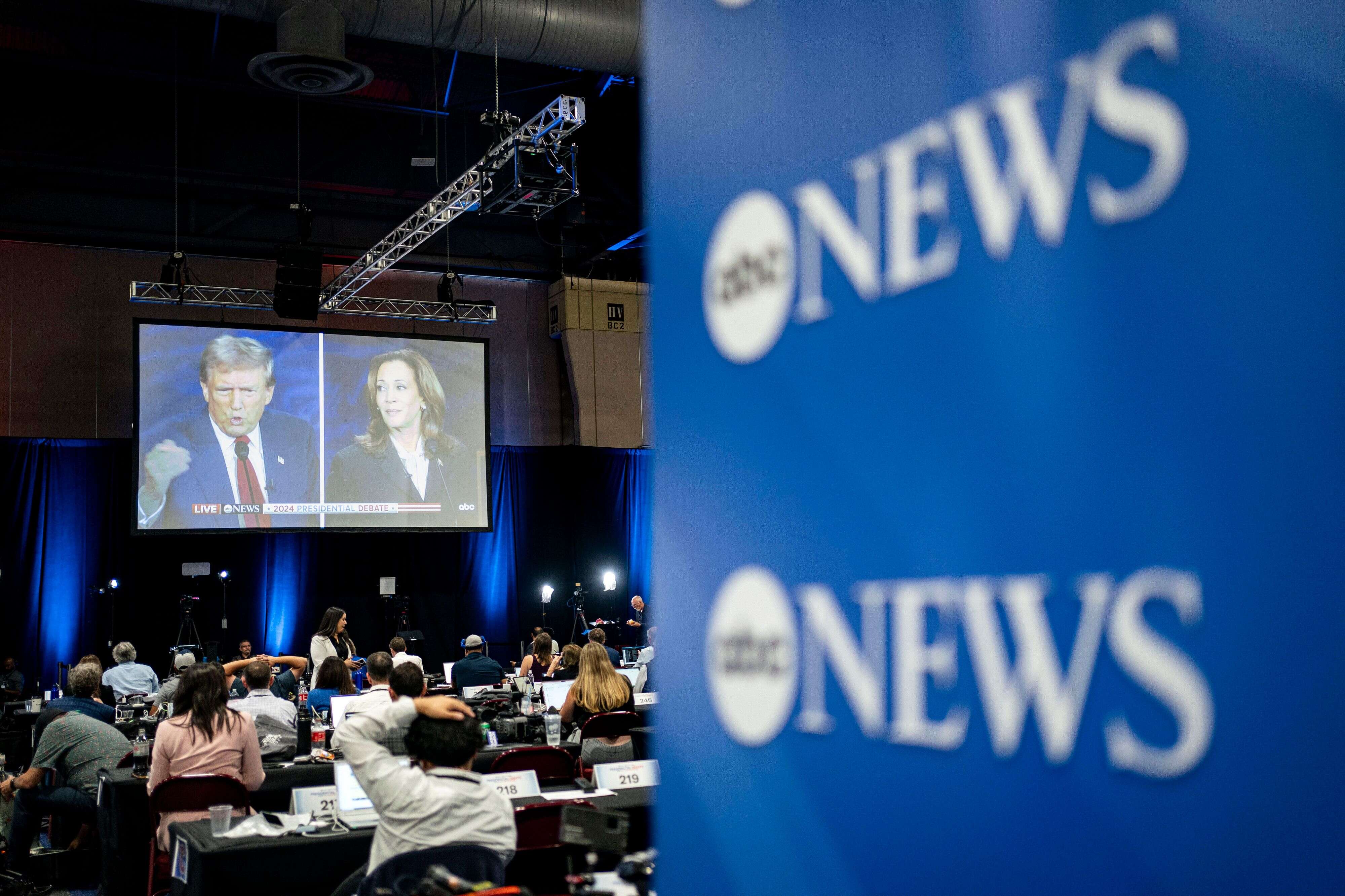 US elections debate monitoring journalists 