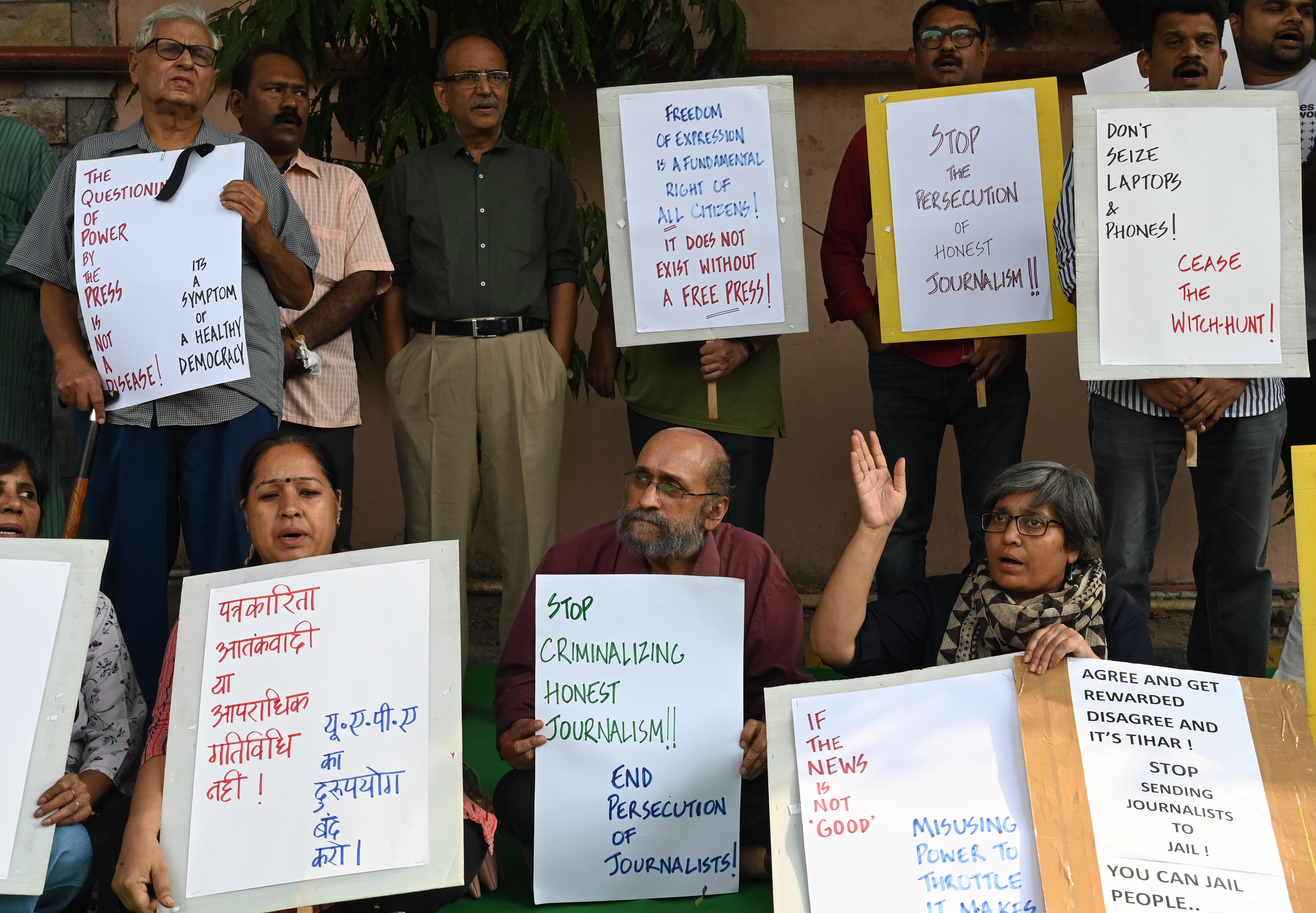 Journalists gather at the Press Club of India for a "Defend Journalism" protest, condemning the arrest of NewsClick staff and the legal crackdown on investigative reporting, marking a bold stand against the tightening state control of the media. (Photo: Vipin Kumar/Hindustan Times. New Delhi, India – Oct 2023)
