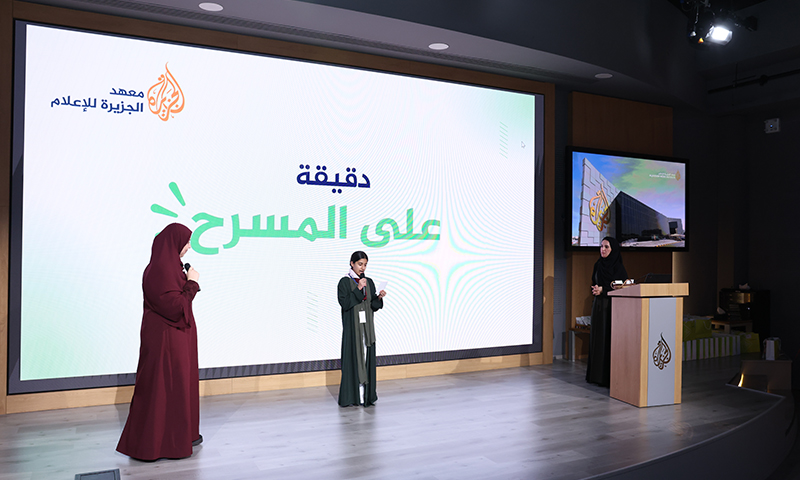 دقيقة على المسرح