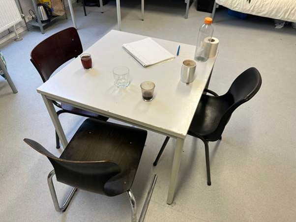 جانب من غرفة كريم بـ "الكامب" سكن اللجوء.