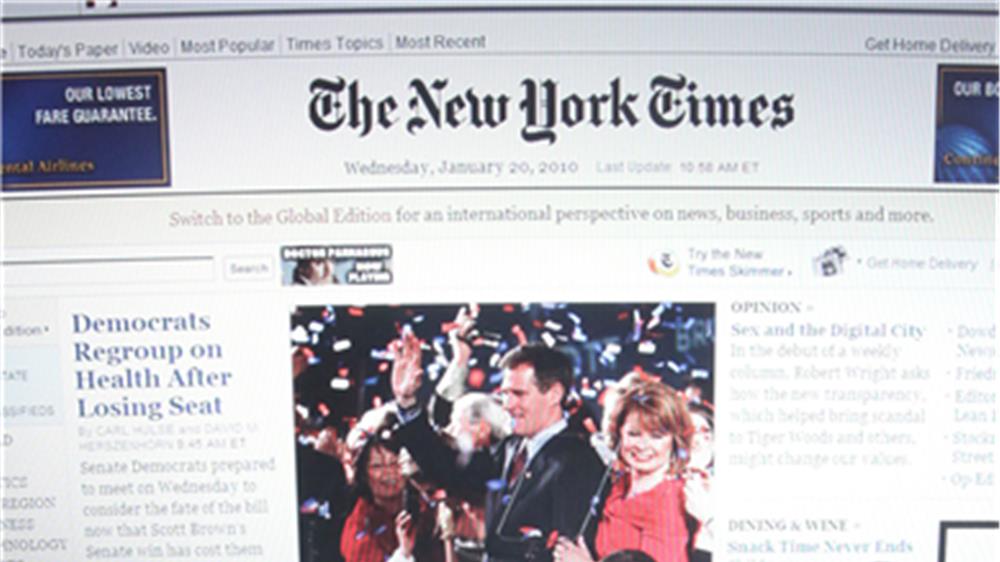 أوائل عام 2011، أعلنت جريدة نيويورك تايمز أن على القراء الاشتراك بملبغ ما مقابل قراءة محتواها، تصوير: ماريو تاما – غيتي.