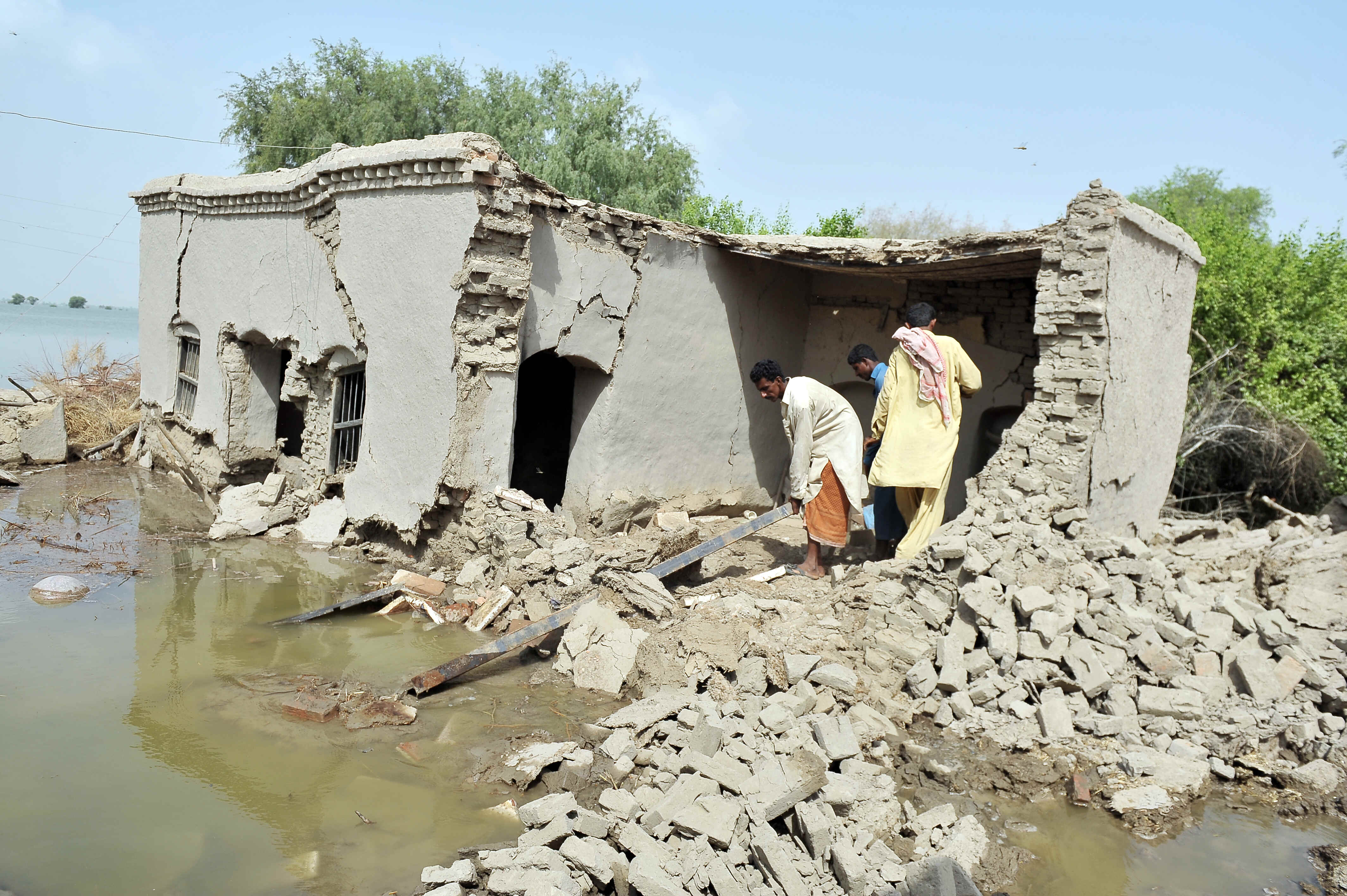 SINDH, PAKISTAN-SEPT 15: Flood affected people, September 15, 2010 in Sindh  (By thomas koch)