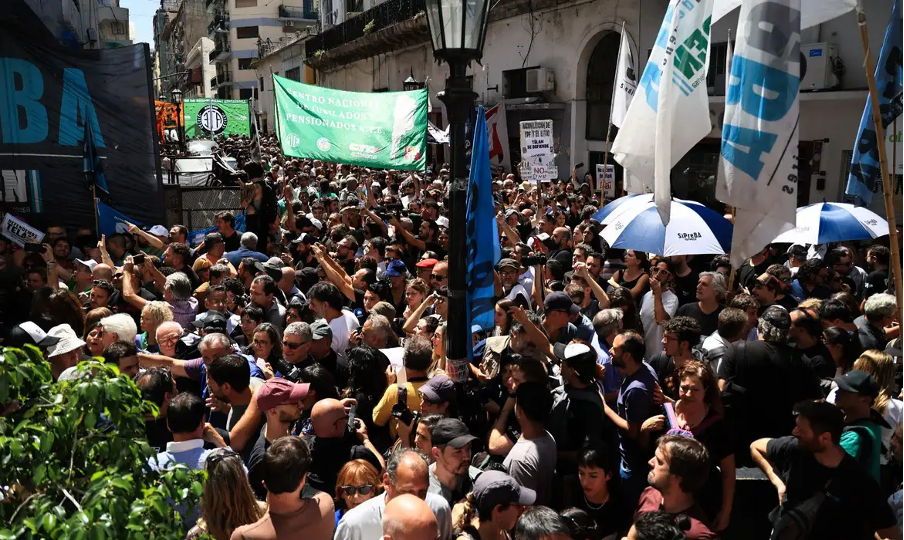 Workers create the “Somos Todos Télam” movement and mobilise against the threat of the Télam agency’s closure in March 2024 [Somos Todos Télam].