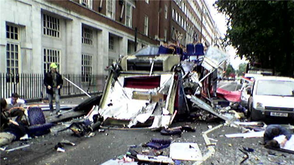 اضطرت وسائل الإعلام البريطانية لاستخدام الصور التي التقطتها عدسات مواطنين عاديين خلا تفجيرات لندن 2005 - رويترز.