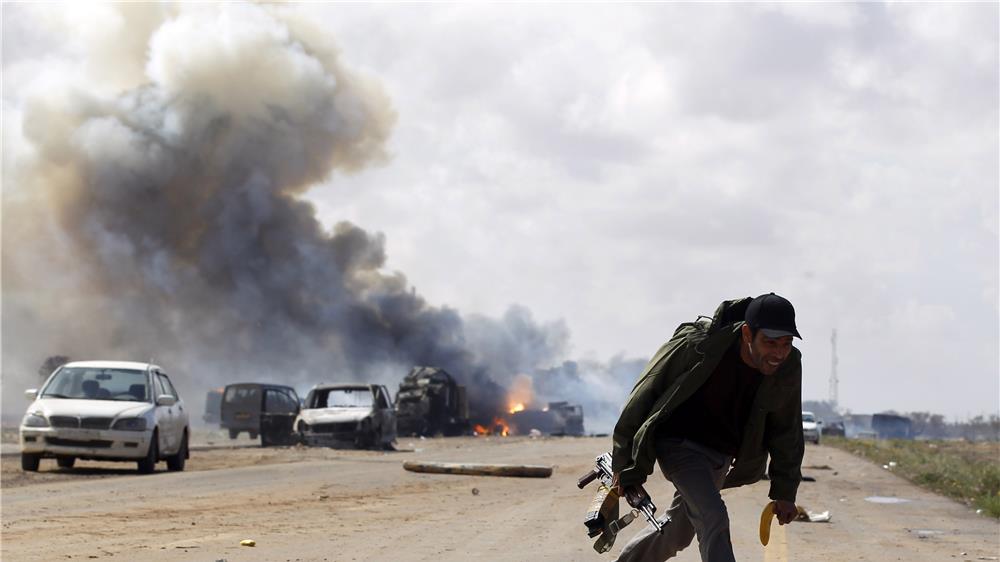 عمل المواطن الصحفي في ليبيا في بيئة حربية صعبة، وأثبت قدرته على نقل كثير من الوقائع. تصوير: غوران توماسيفيك – رويترز.