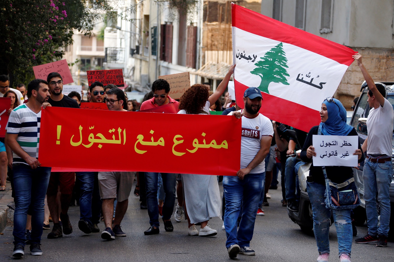 Lebanese people demonstrate in Beirut against laws imposing a curfew on Syrian refugees instituted by several municipalities in Lebanon. Photo: Mohamad Azakir – Reuters