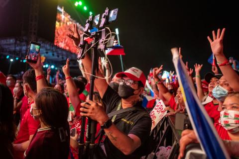 Philippines vloggers outside