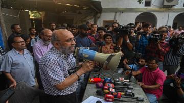 Senior journalist Paranjoy Guha Thakurta speaks during a demonstration protesting coordinated police raids on the homes of writers and media personnel associated with NewsClick, an independent Indian digital news portal known for critical journalism and coverage of progressive movements. The raids, initiated over allegations of illicit foreign funding, sparked widespread outrage among journalist bodies who condemned the crackdown as a direct assault on press freedom. (Photo: Kabir Jhangiani/ZUMA Press Wire.